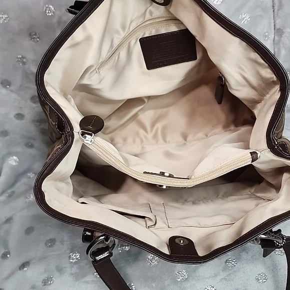 Coach 2012 Penelope Signature Tote bag. - Picture 4 of 5